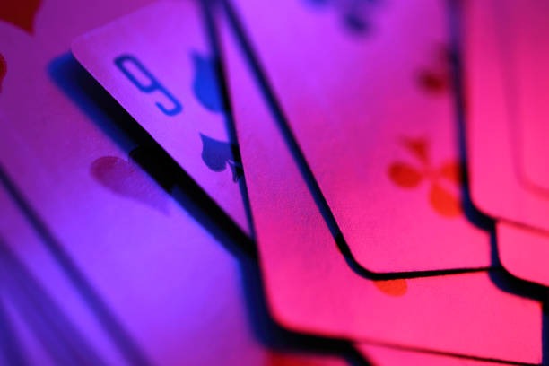 Capsa Banting table interface on mobile showing dealt cards and betting options